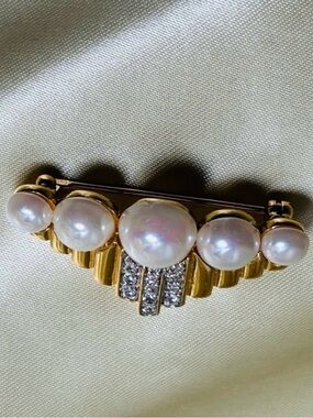 Nina Ricci Gold Pearl & Crystal Decorative Bar Pin Brooch